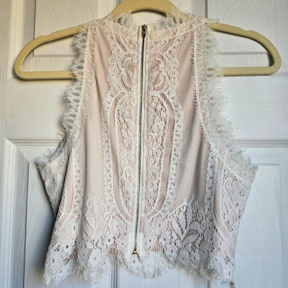 🌷 Lace Crochet Cropped Zip back top - Picture 2 of 9